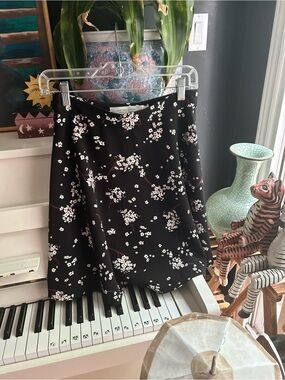 Simons Contemporaine Floral Mini Skirt Womens Black Pink A-Line Casual Size 2